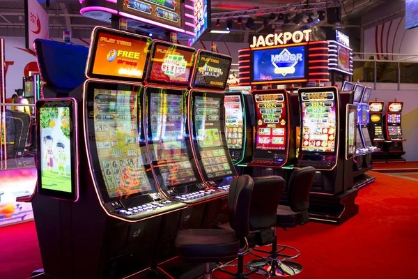 Live baccarat table with real dealer on mister138 login